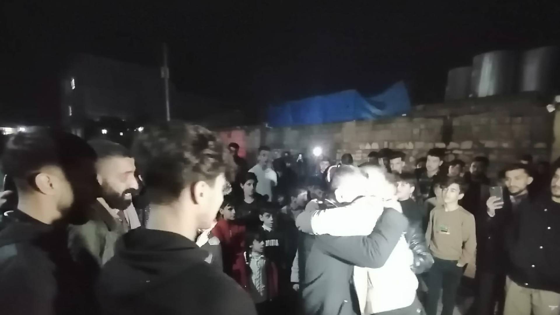 السعادة تغمر مواطني شيلادزي بعد اطلاق سراح النشطاء المدنيين 
